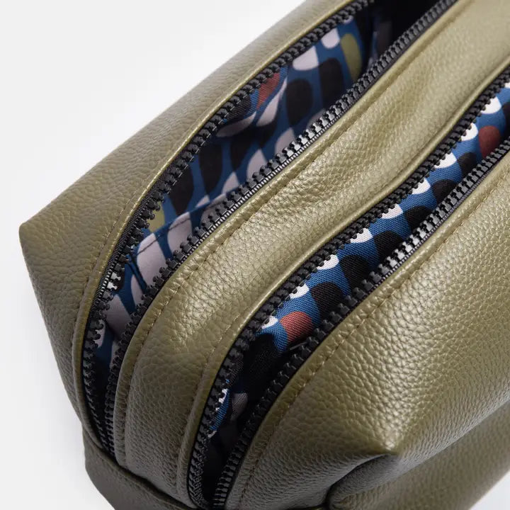 Travel Washbag Large - Vegan Leather Green