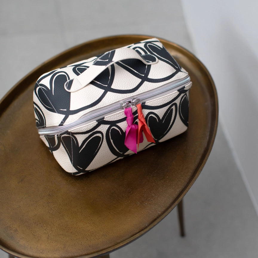 Diagonal Washbag Large - Mono Linked Hearts