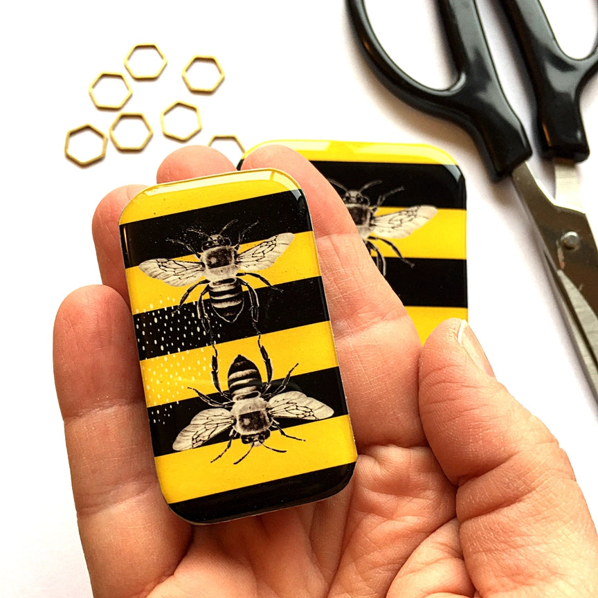 Notions Tin Small - Bee