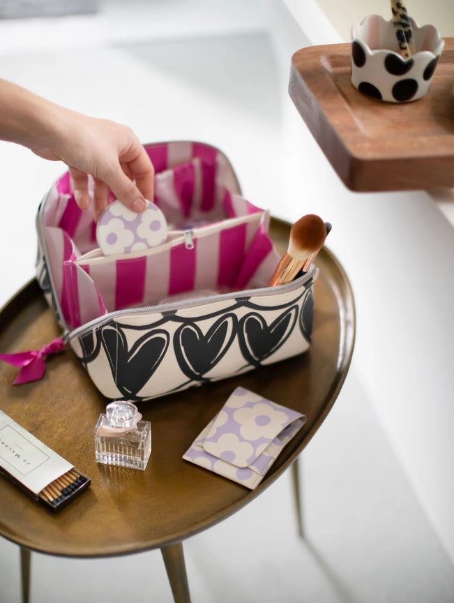 Diagonal Washbag Large - Mono Linked Hearts