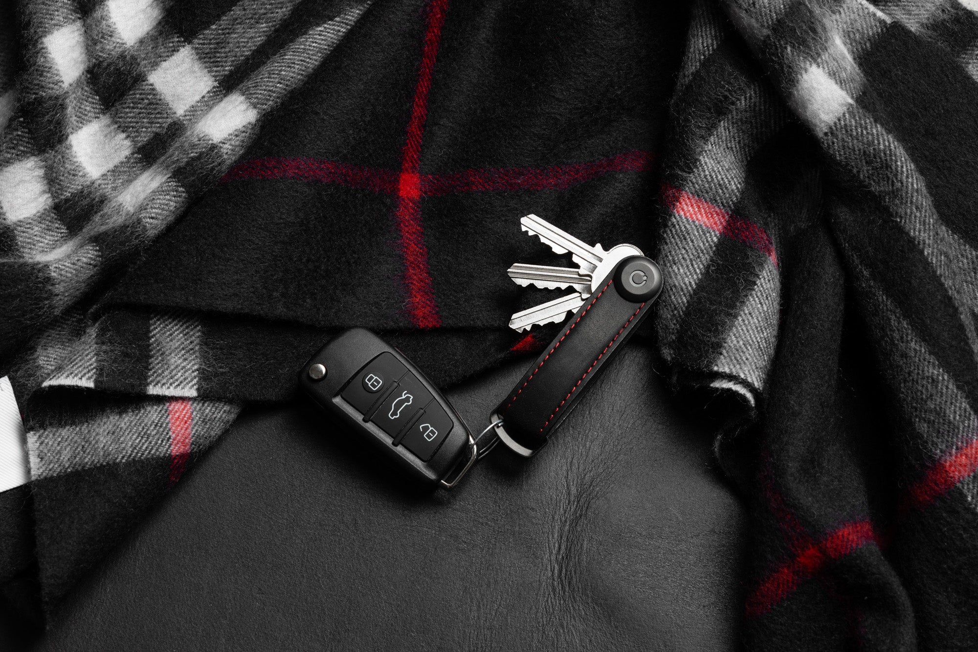 Orbitkey - Crazy Horse  - Black with Red Stitching