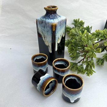 Kakukinyo Sake Pot and 4 Cup Set