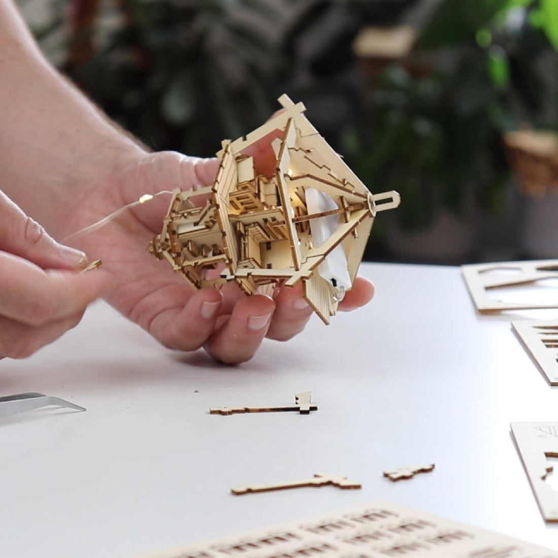 Tiny Tree House Small - Treetop Hideaway