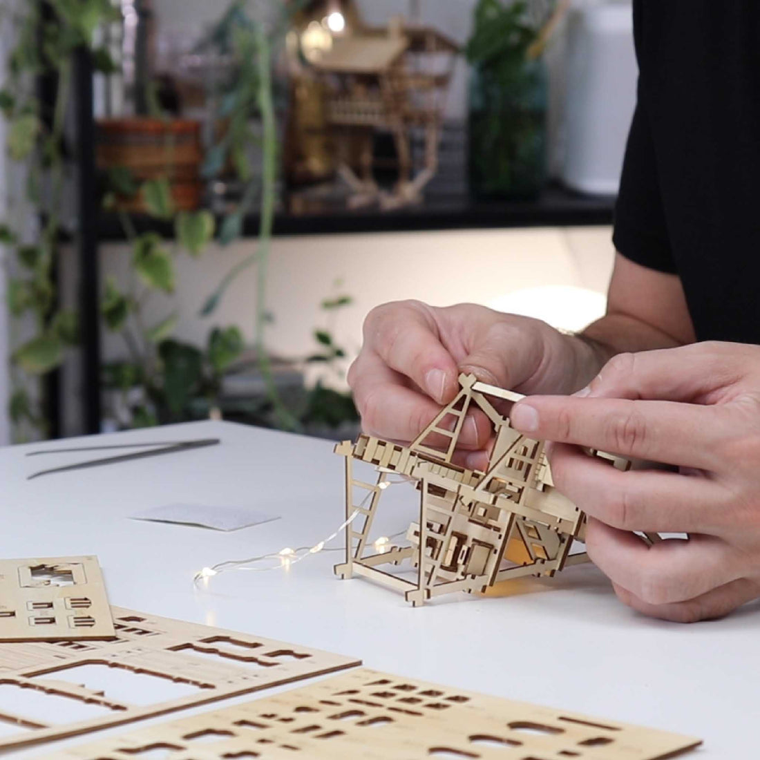 Tiny Tree House Small - Tropical Lookout